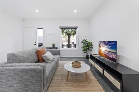 Glorious 2-Bed Victorian Home by Parks & Transport — Home image 5