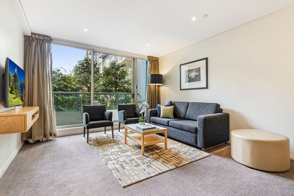 Quay West Apartment in Southbank with Pool and Gym — Home image 2