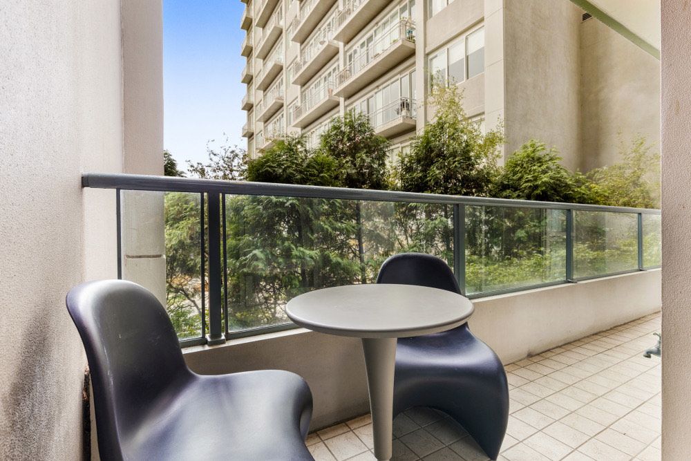 Quay West Apartment in Southbank with Pool and Gym — Home image 7