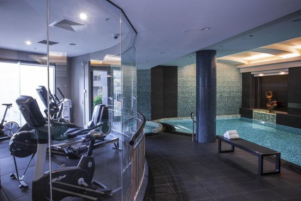 Quay West Apartment in Southbank with Pool and Gym — Home image 8