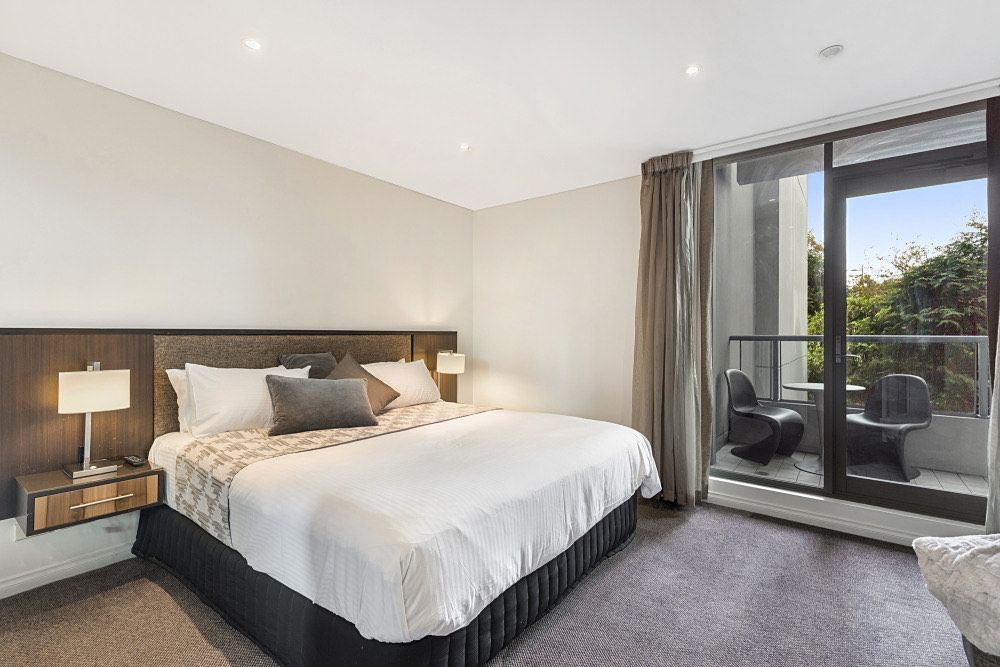 Quay West Apartment in Southbank with Pool and Gym — Home image 10