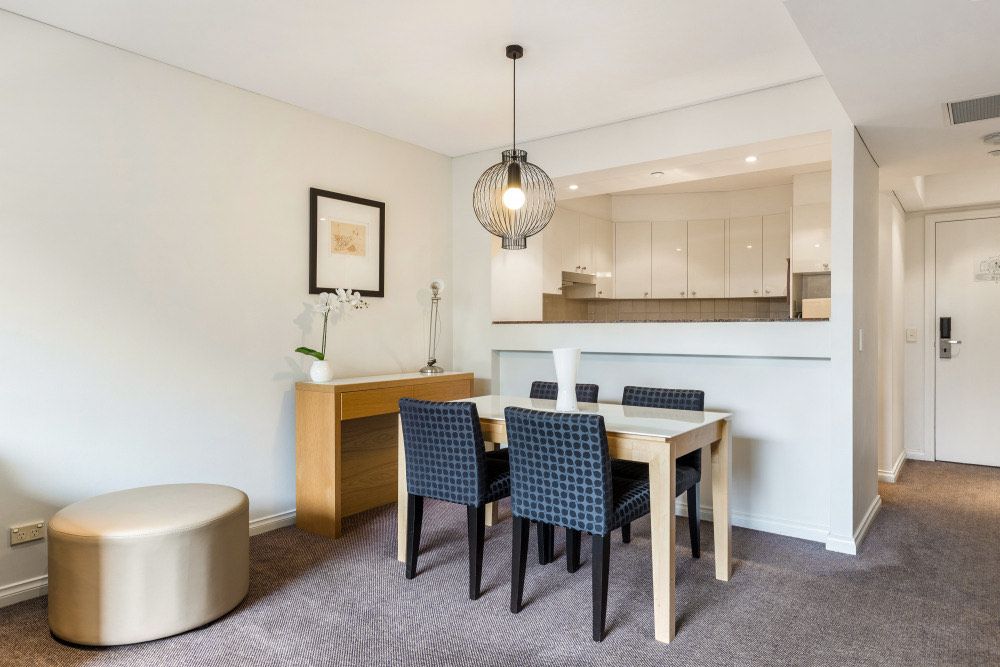 Quay West Apartment in Southbank with Pool and Gym — Home image 14