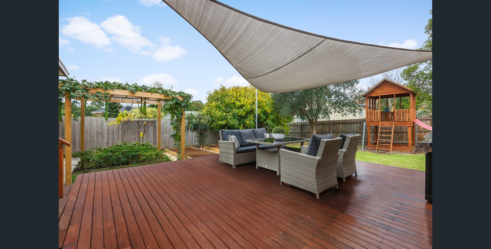 Spacious 5-Bedroom SIL Home in Quiet Oakleigh Court — Home image 3