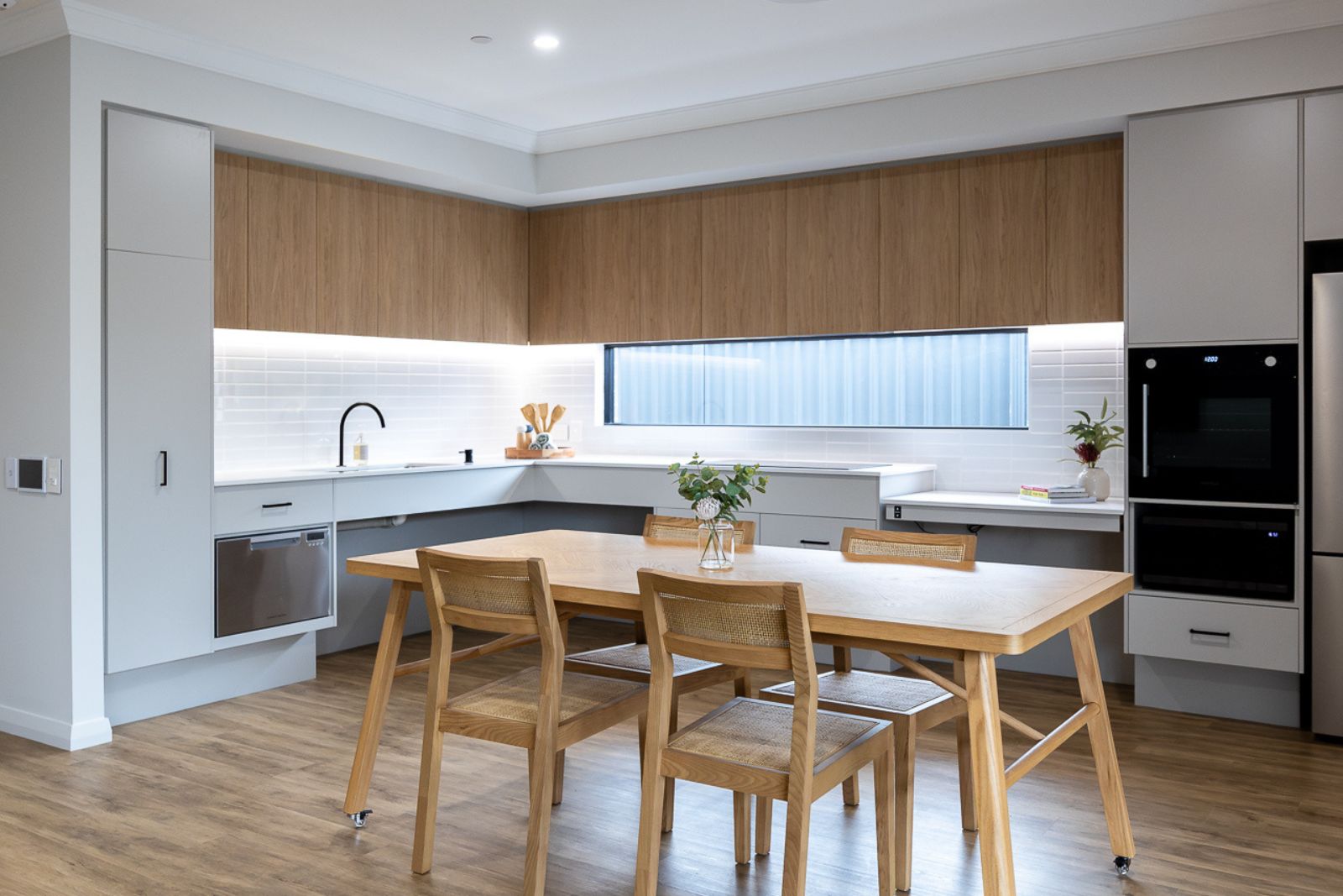 Spacious 3-bed Home for Sharing PLUS Separate 2-bed Villa for Single Occupancy. Disability Accommodation — Home image 9