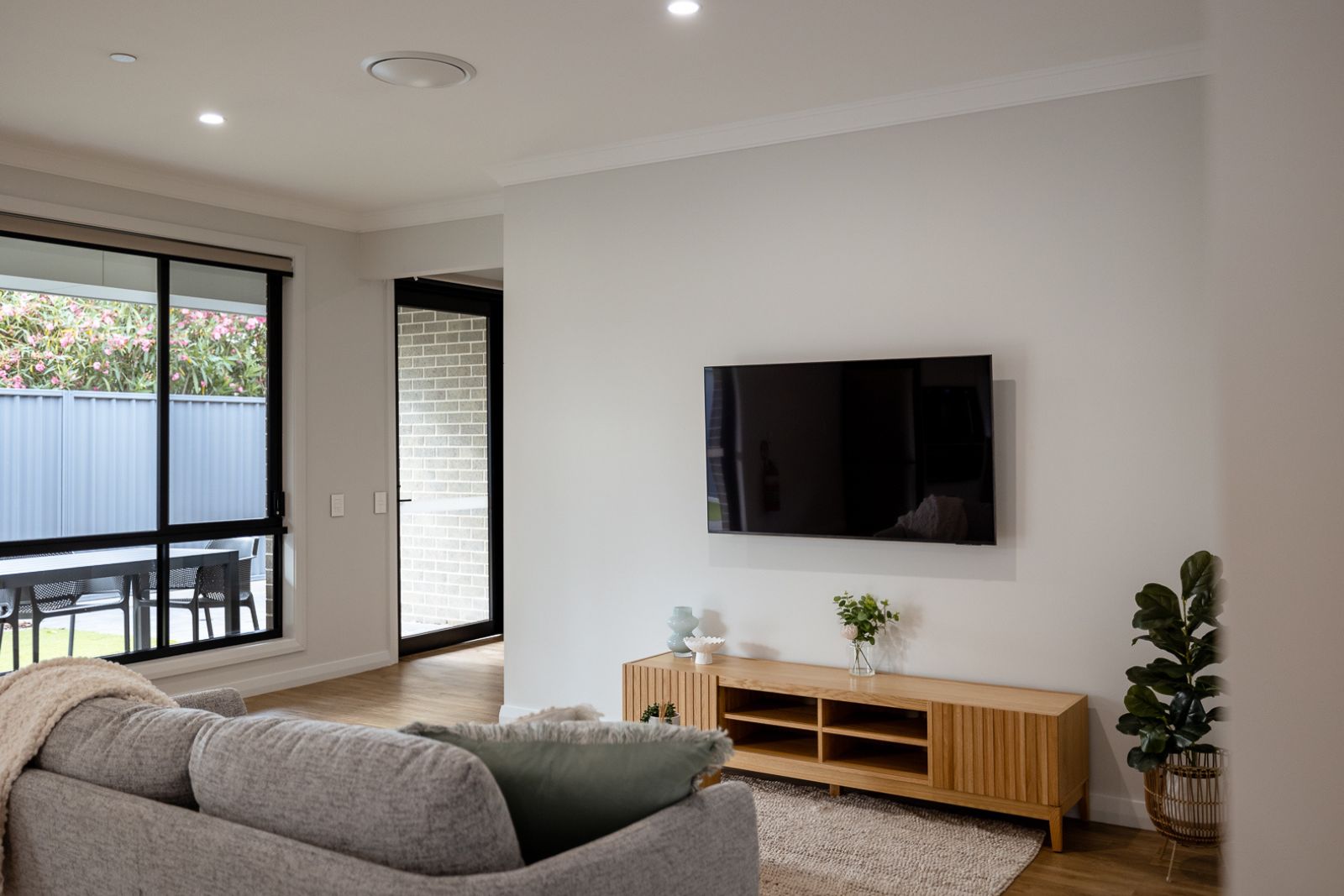 Spacious 3-bed Home for Sharing PLUS Separate 2-bed Villa for Single Occupancy. Disability Accommodation — Home image 10