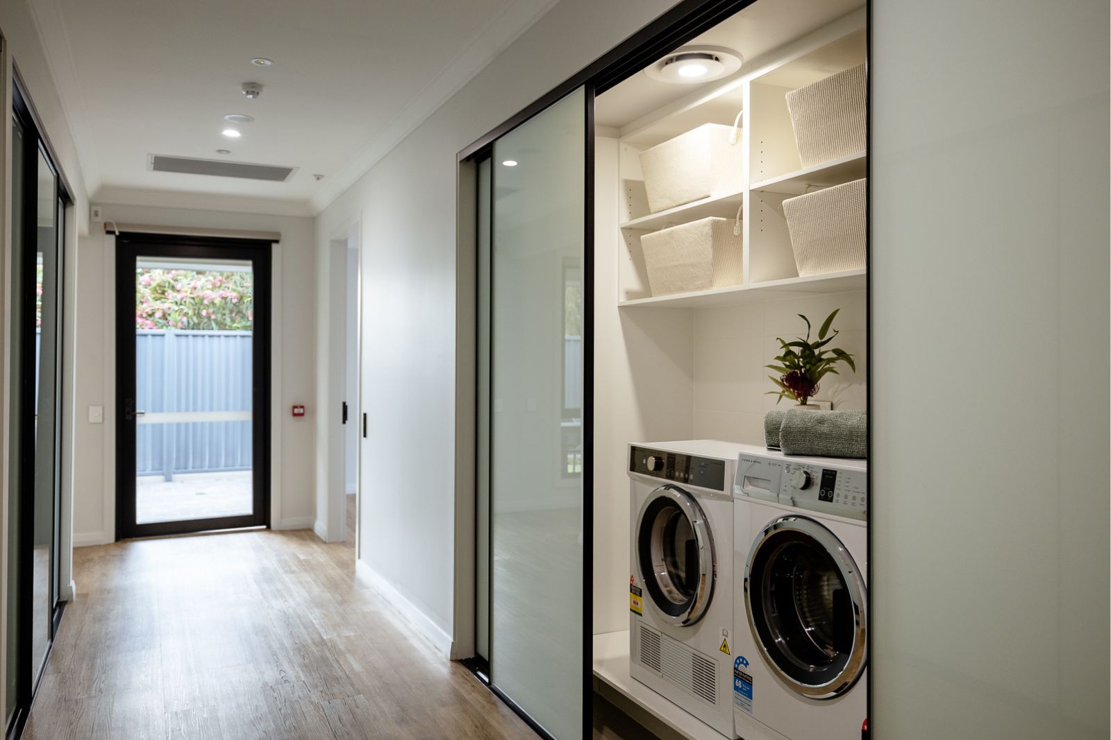 Spacious 3-bed Home for Sharing PLUS Separate 2-bed Villa for Single Occupancy. Disability Accommodation — Home image 13