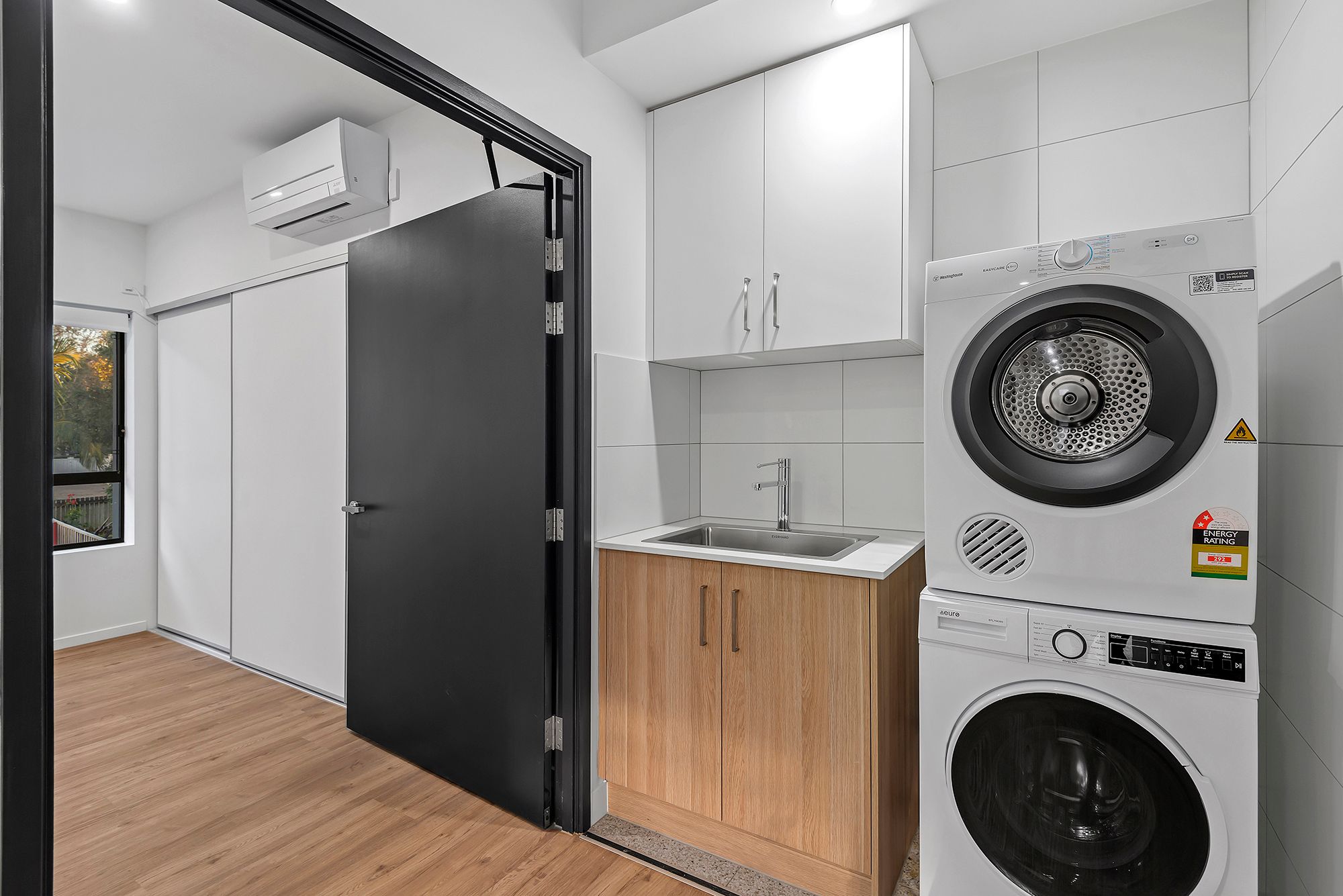Beautiful HPS Homes in the heart of Balmoral! — Home image 16