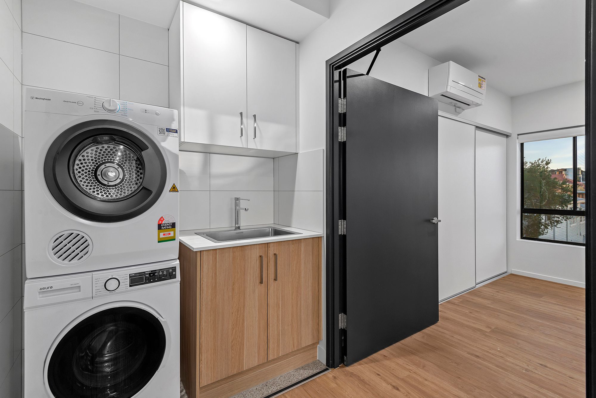 Beautiful HPS apartments in the heart of Balmoral QLD — Home image 5