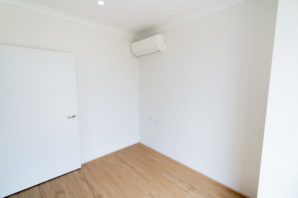 Spacious & Modern 3 Bed HPS Home in Hilbert — Home image 3