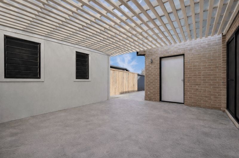 A wonderful modern home in Ormeau Hills — Home image 3