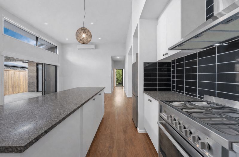 A wonderful modern home in Ormeau Hills — Home image 4