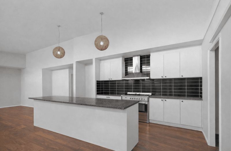 A wonderful modern home in Ormeau Hills — Home image 5