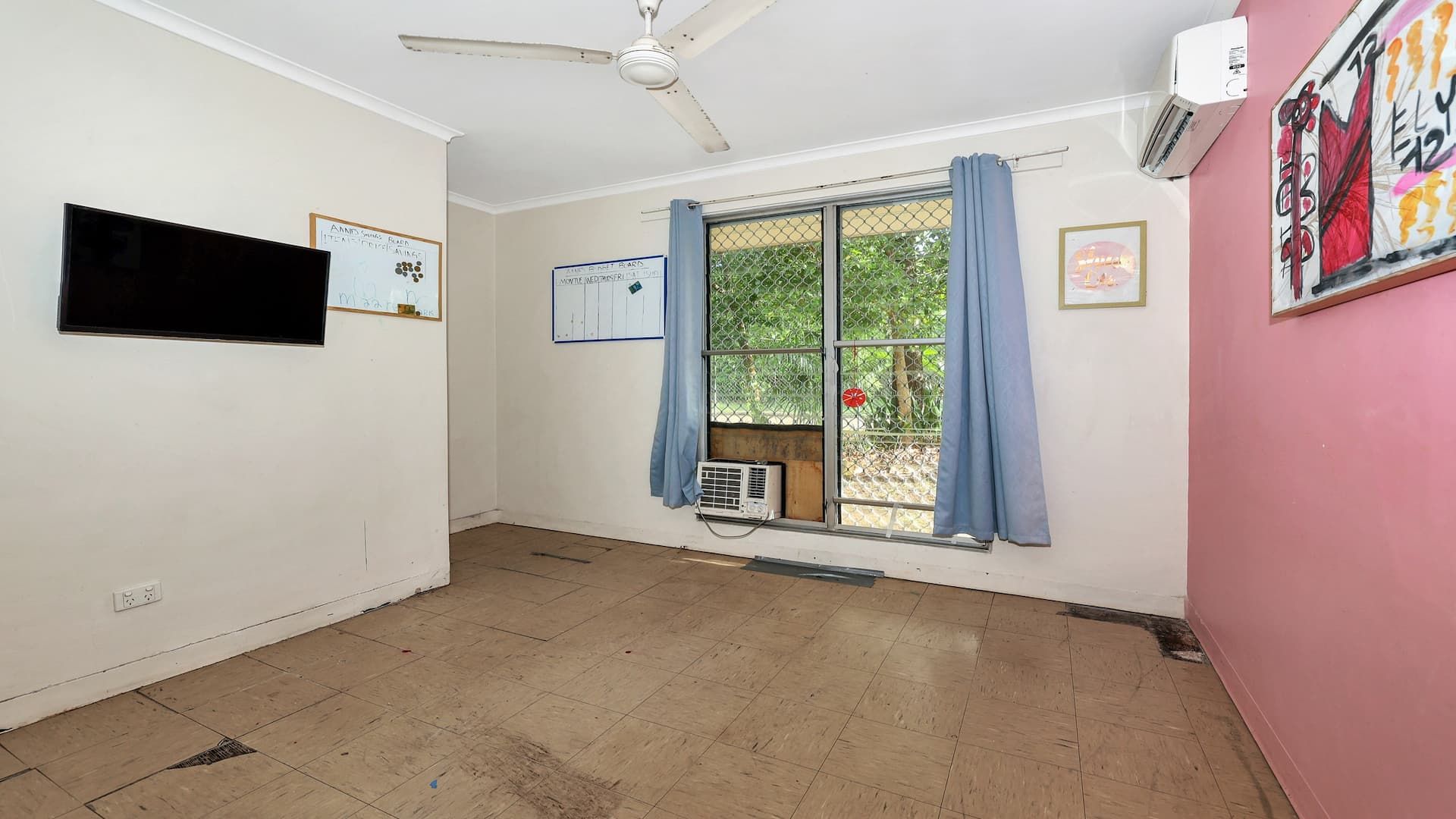 Comfortable, immaculate home on quiet block — Home image 2
