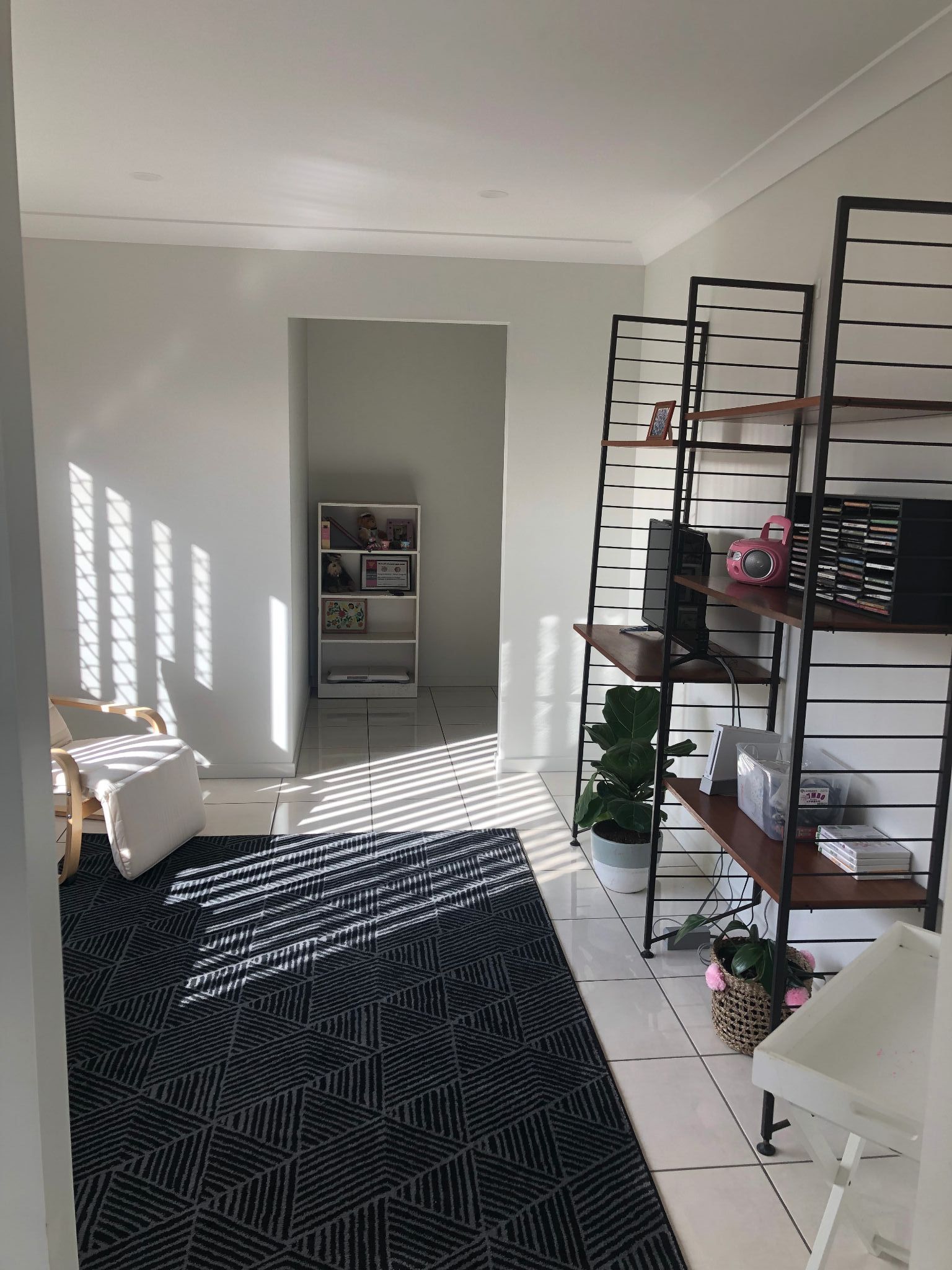 Bright, Spacious House with Sunny Patio — Home image 4