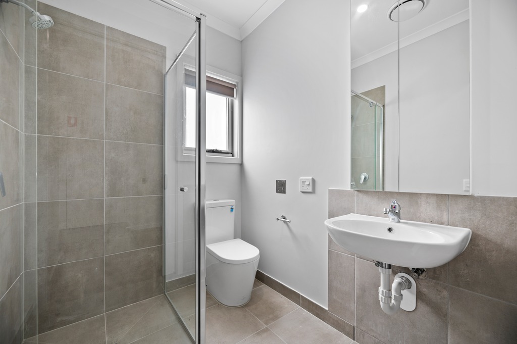 Contemporary design and effortless living in Taylor Street Cranbourne — Home image 4
