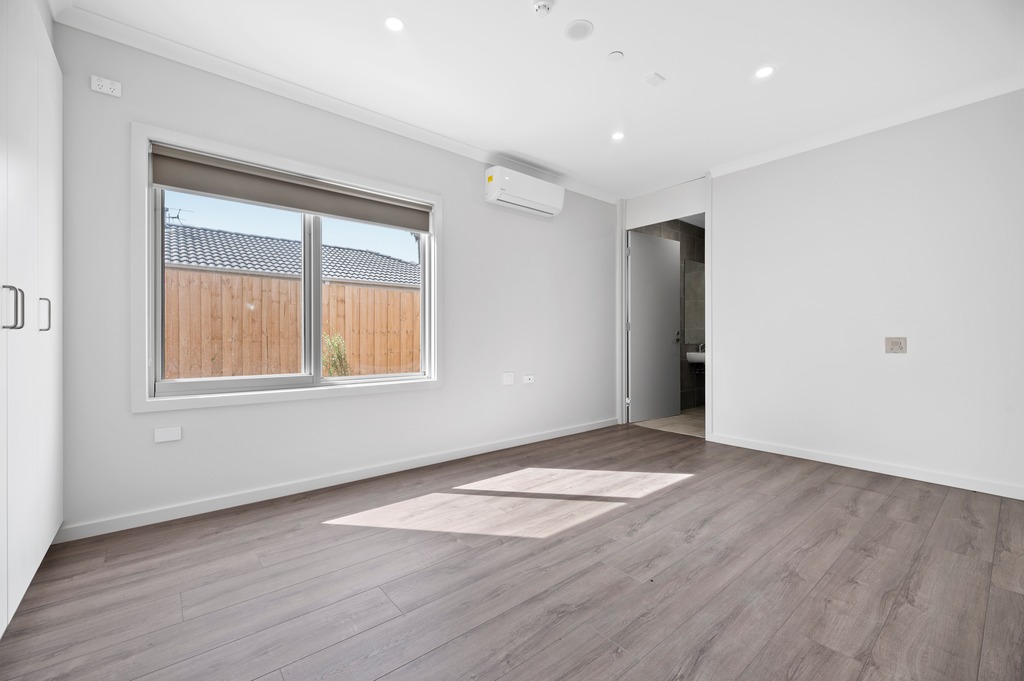 Contemporary design and effortless living in Taylor Street Cranbourne — Home image 5