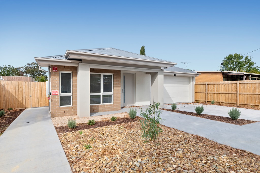 Contemporary design and effortless living in Taylor Street Cranbourne — Home image 6