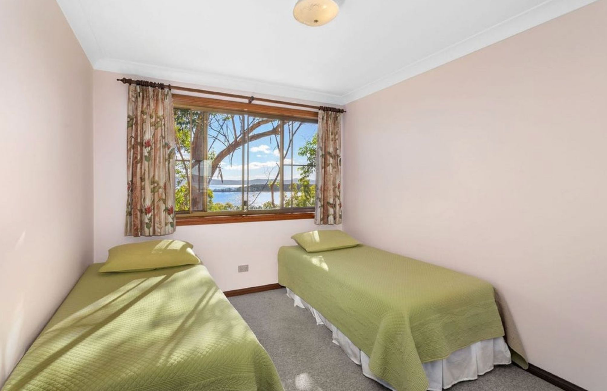 Green Point Close to Town — Home image 11