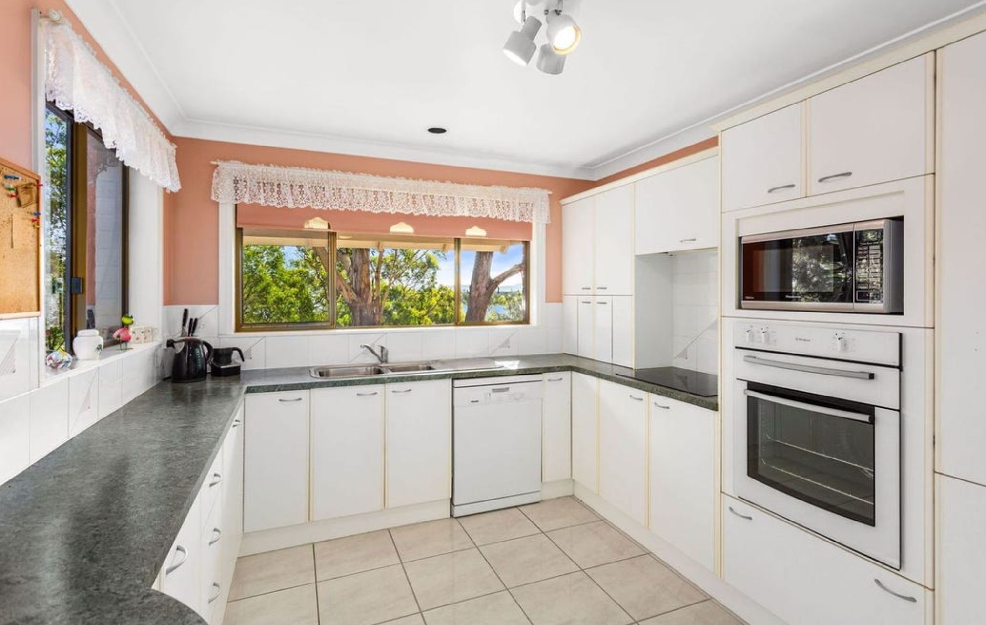 Green Point Close to Town — Home image 12