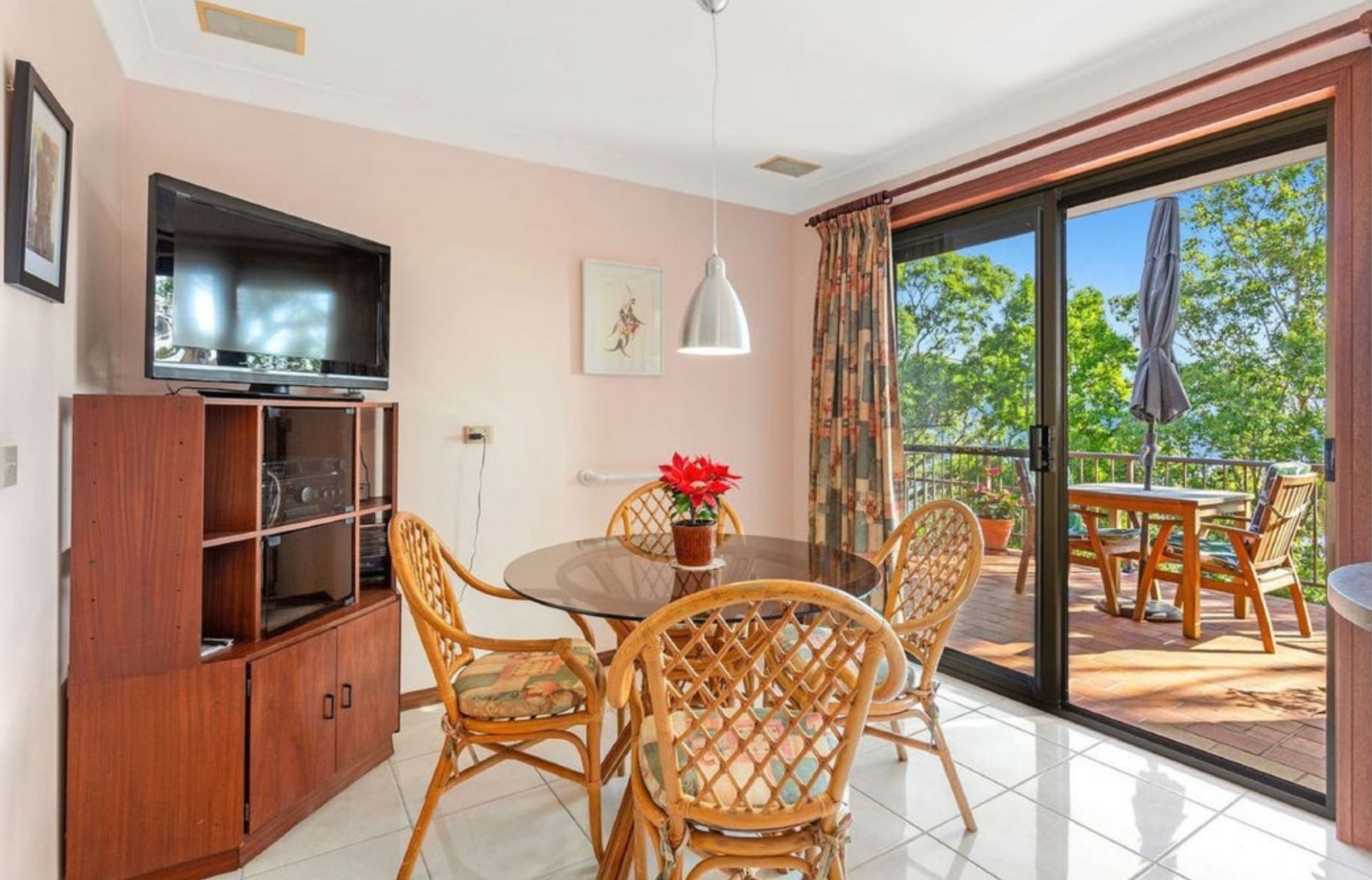 Green Point Close to Town — Home image 13