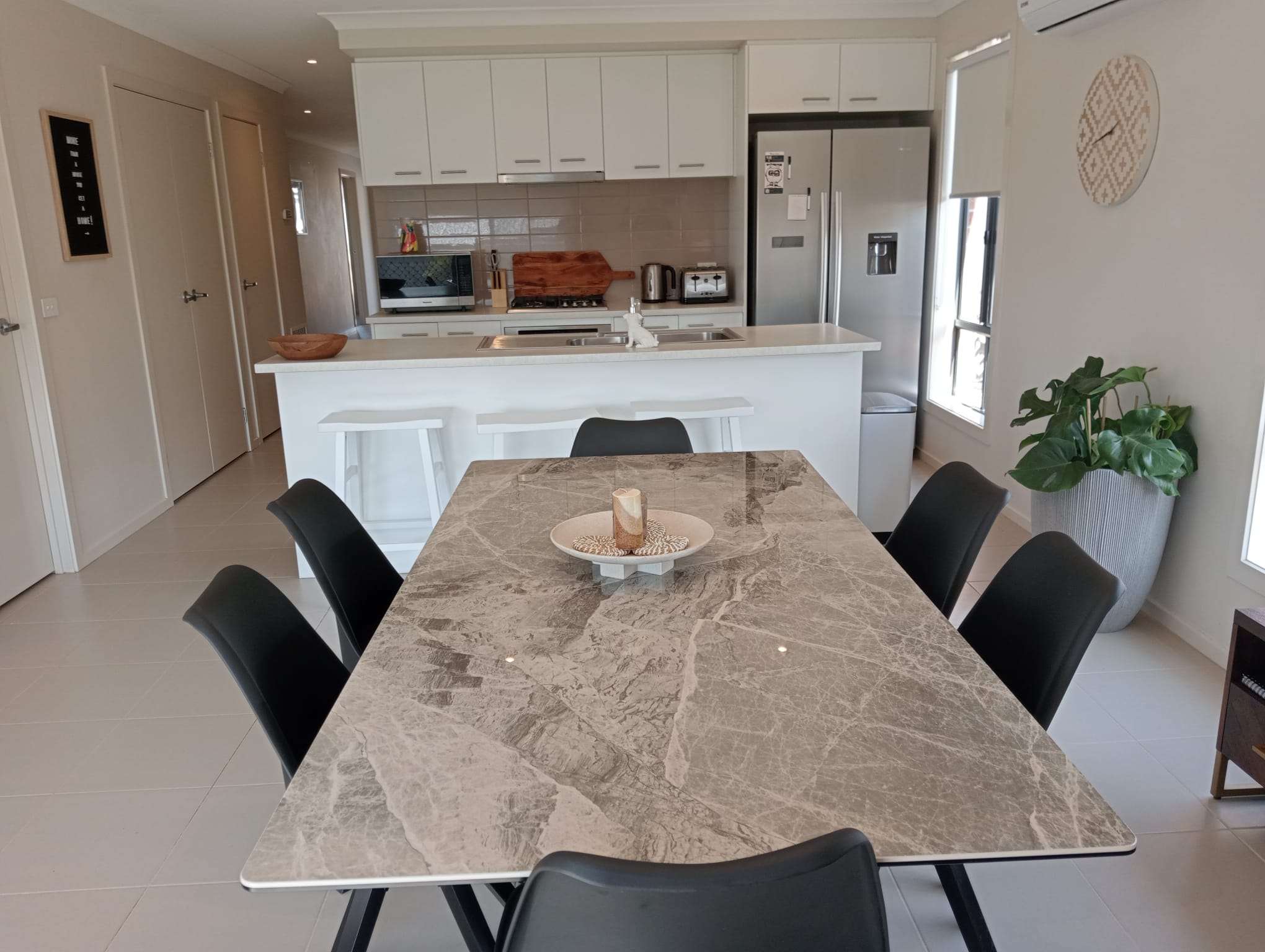 SIL property with modern design and open living plan in Curlewis — Home image 3