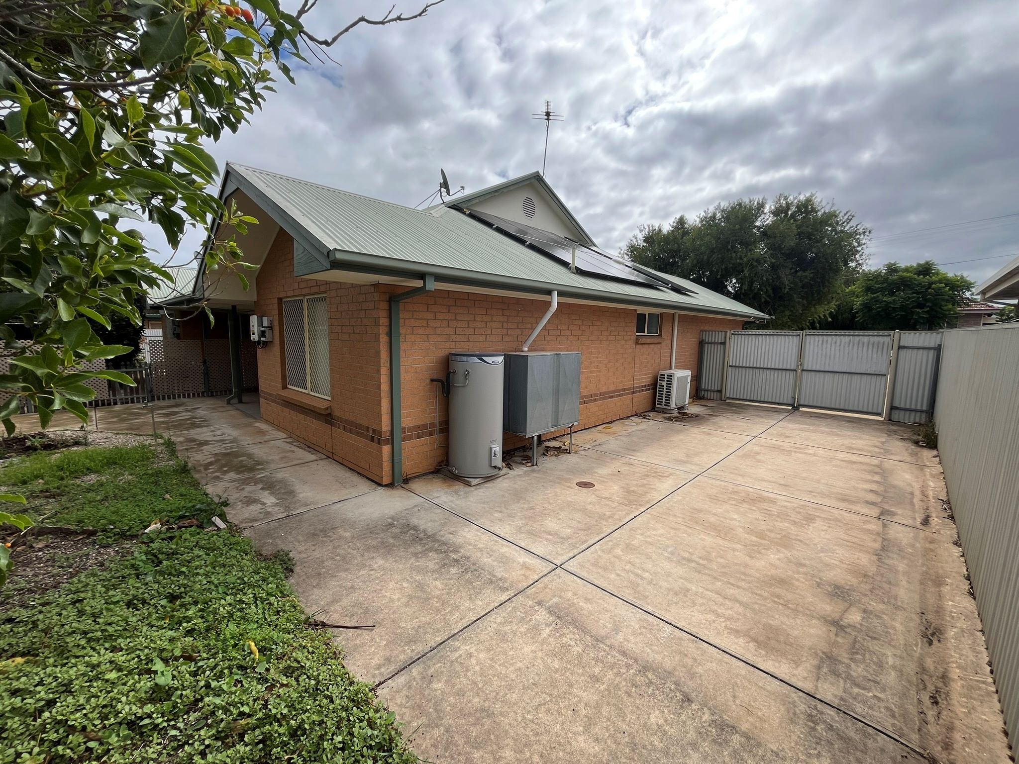 Live Alone - 2 Bedroom - Improved Livability Home — Home image 9