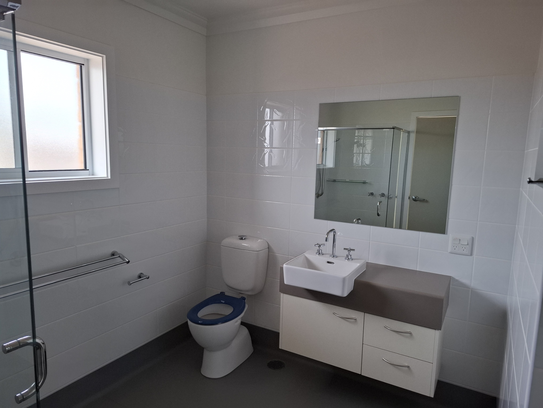 Unit 68 Improved Liveability Unit - Glenfield Park NSW — Home image 9