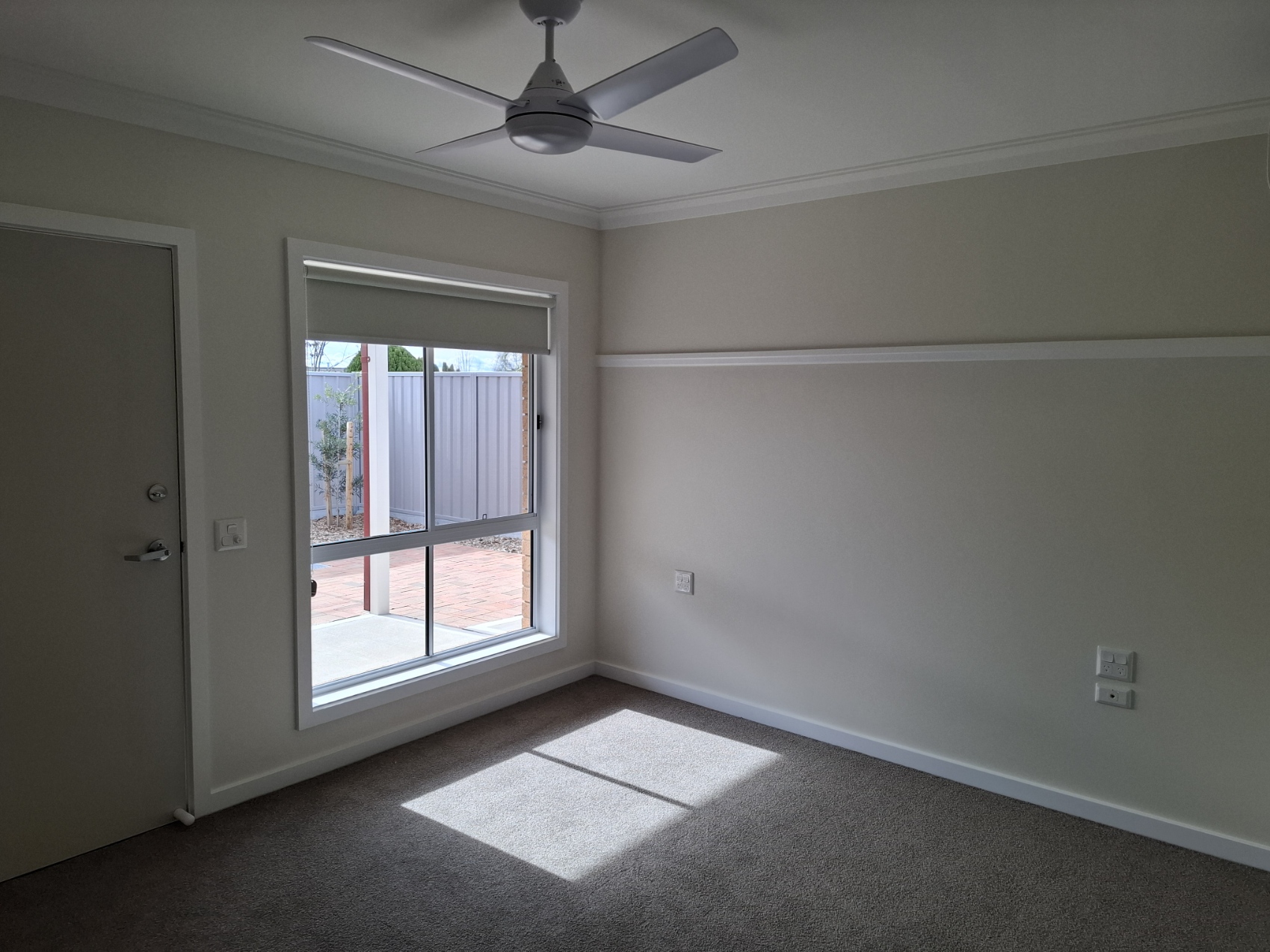 Unit 68 Improved Liveability Unit - Glenfield Park NSW — Home image 3