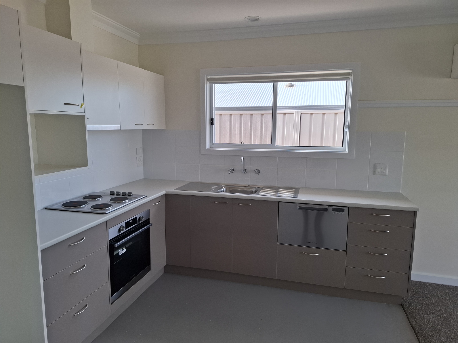 Unit 68 Improved Liveability Unit - Glenfield Park NSW — Home image 5
