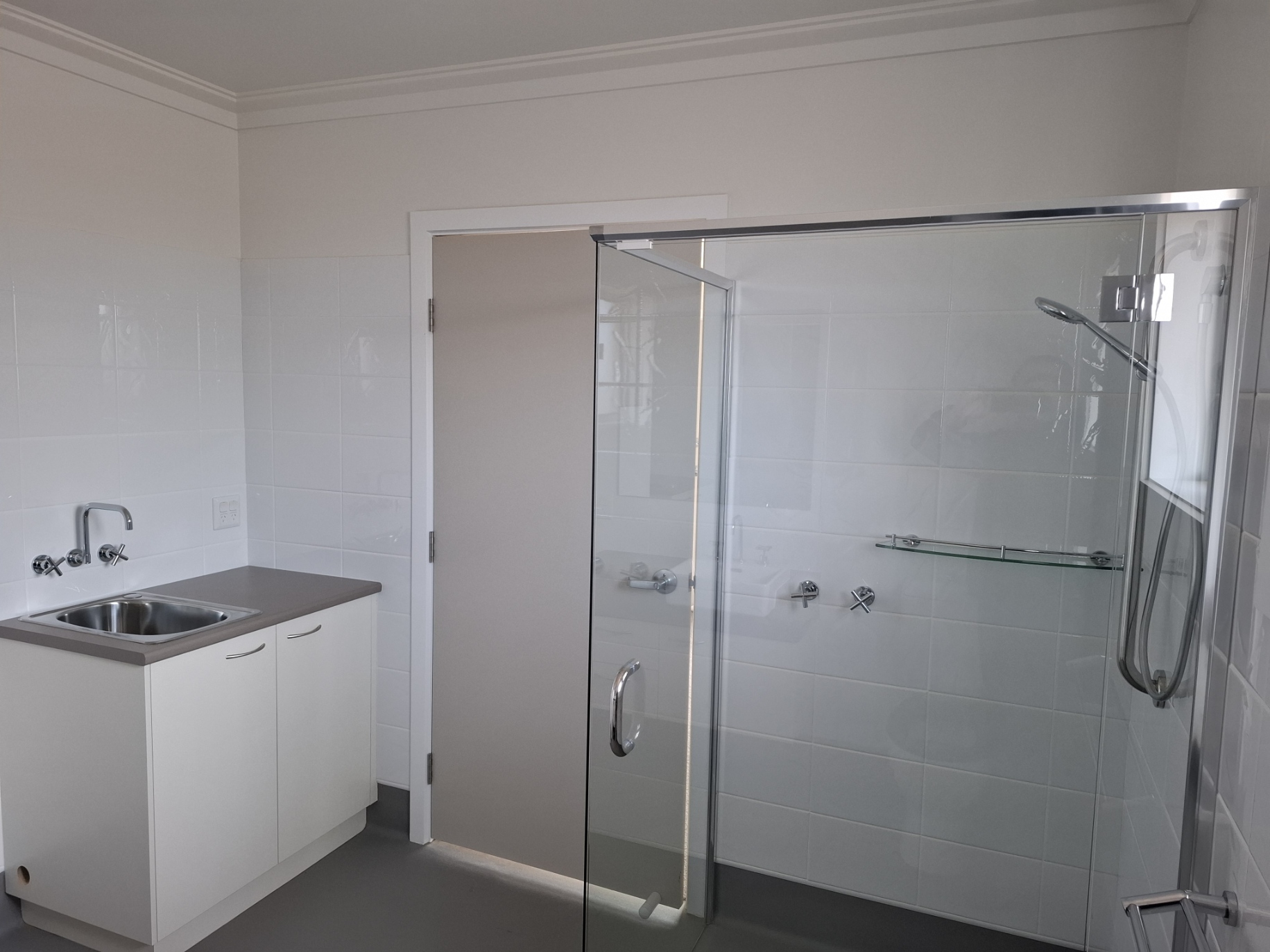 Unit 68 Improved Liveability Unit - Glenfield Park NSW — Home image 7